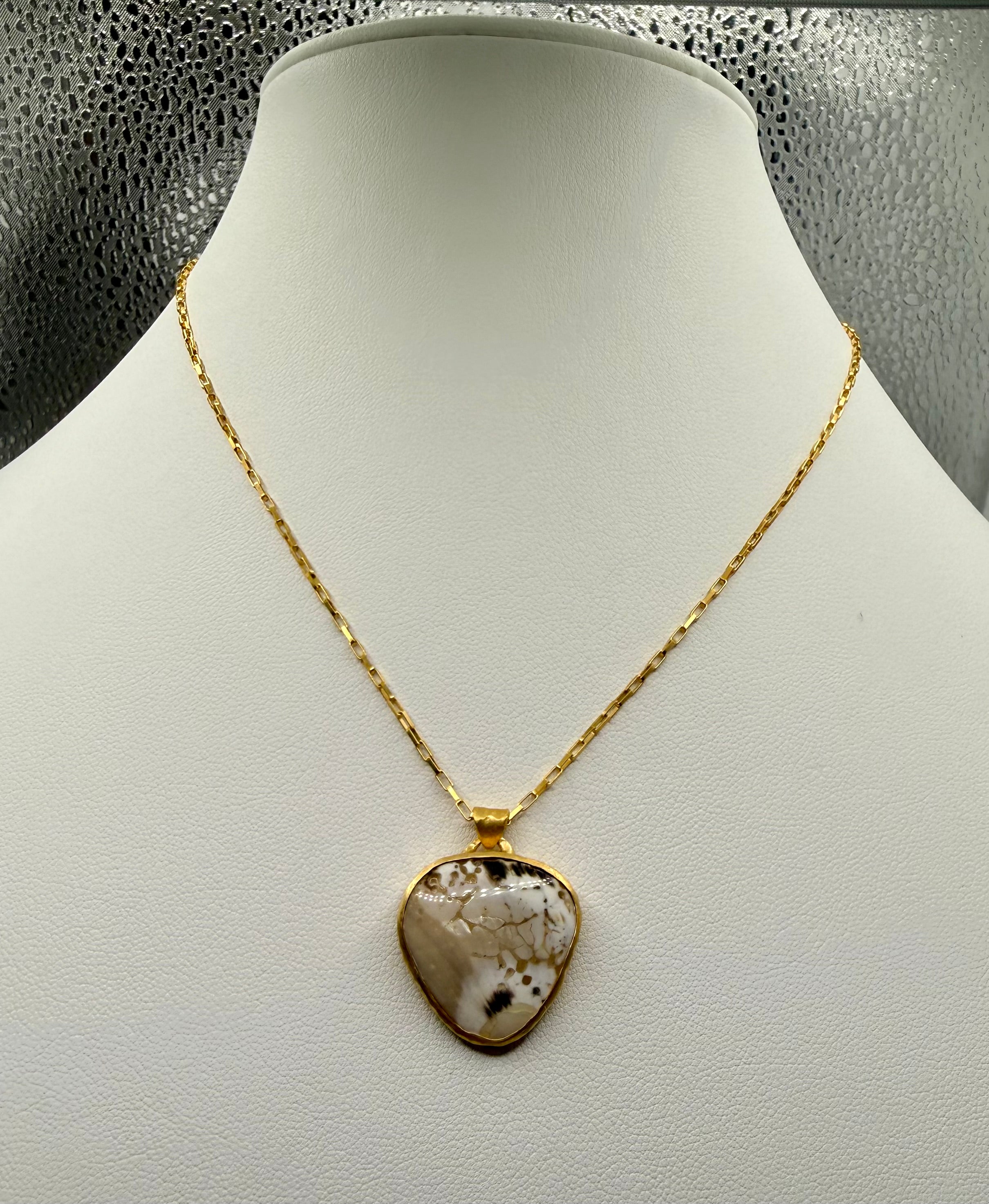 HB Black & White Shell Necklace