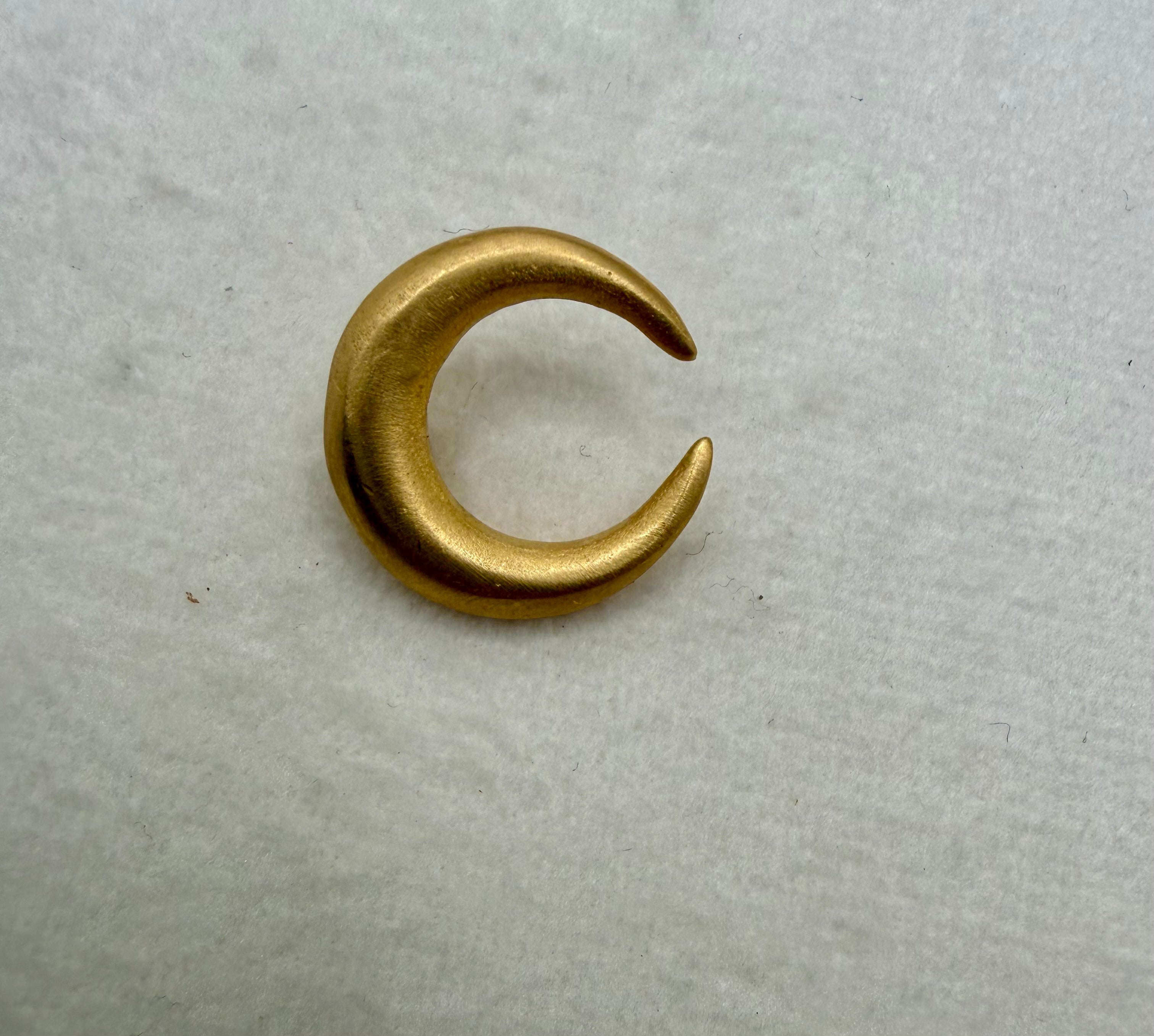 HB Crescent Moon Pin Large - Gold