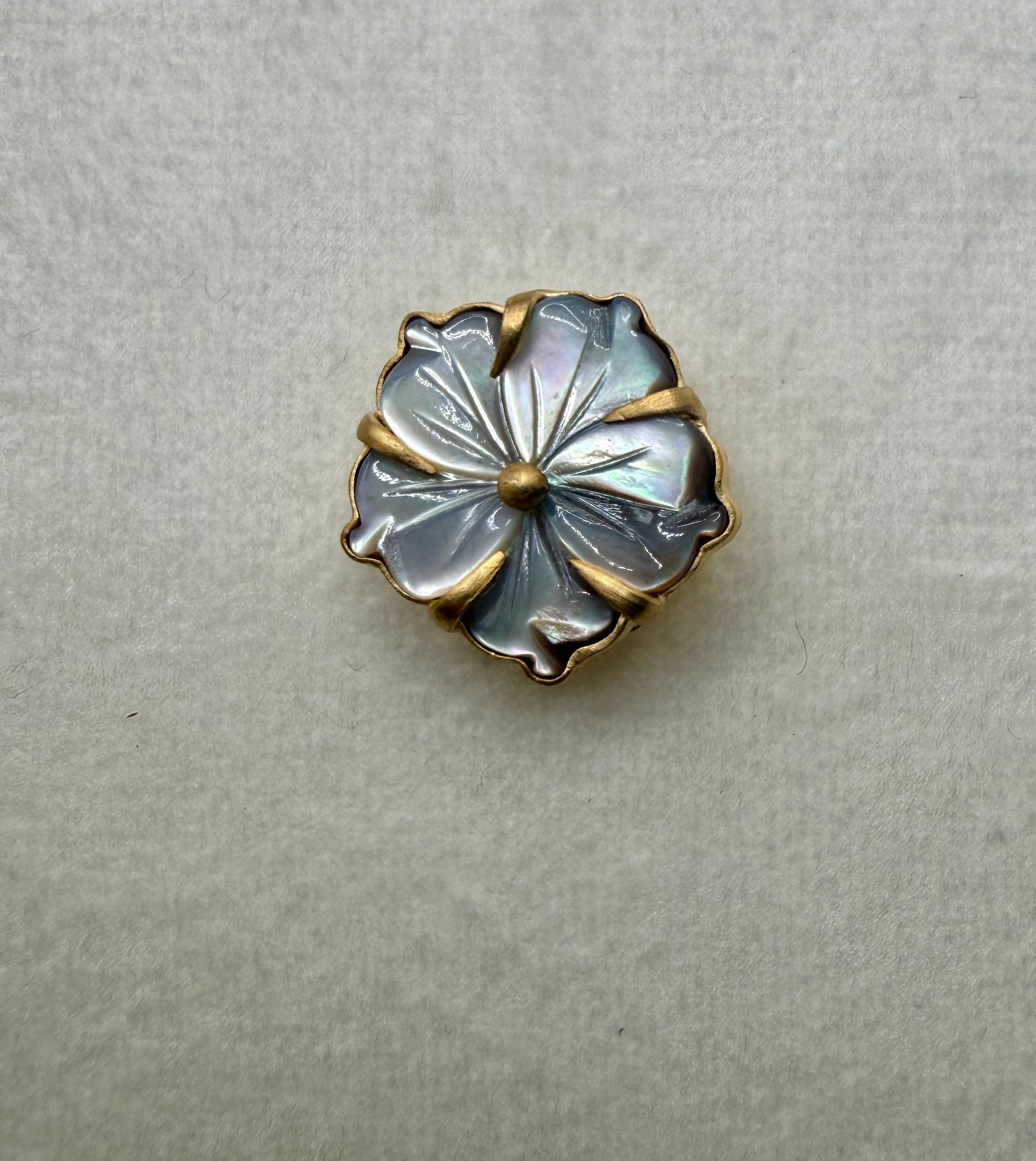 HB Carved Mother of Pearl Flower